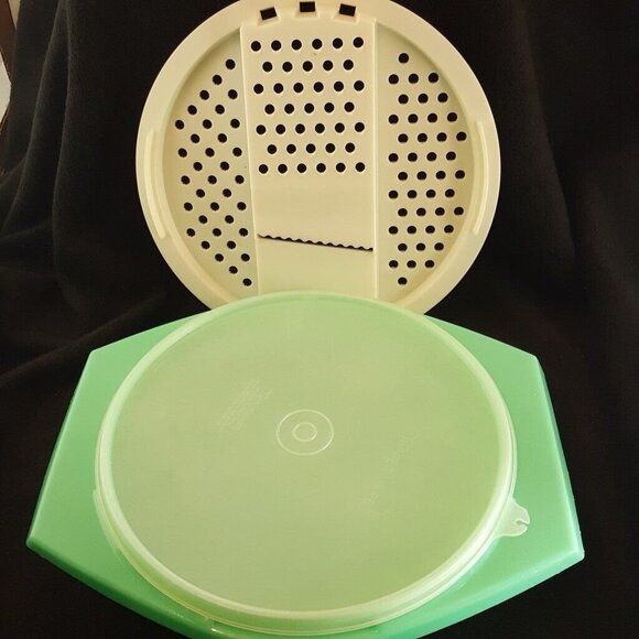 Vintage Tupperware Mint Green Container 786-4 White Cheese Grater Z Lid 3 Piece - Picture 2 of 8
